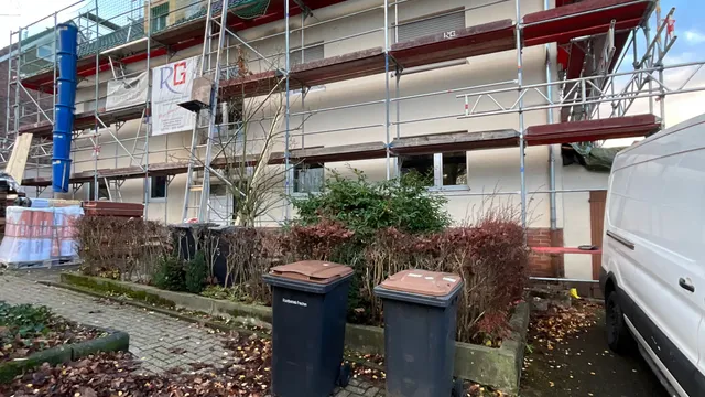 Fertig gedämmte und verputzte Fassade